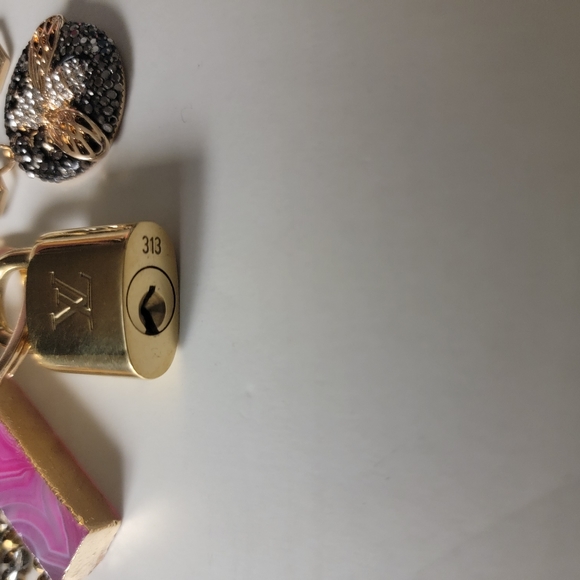 Louis Vuitton lock and key - Picture 4 of 17